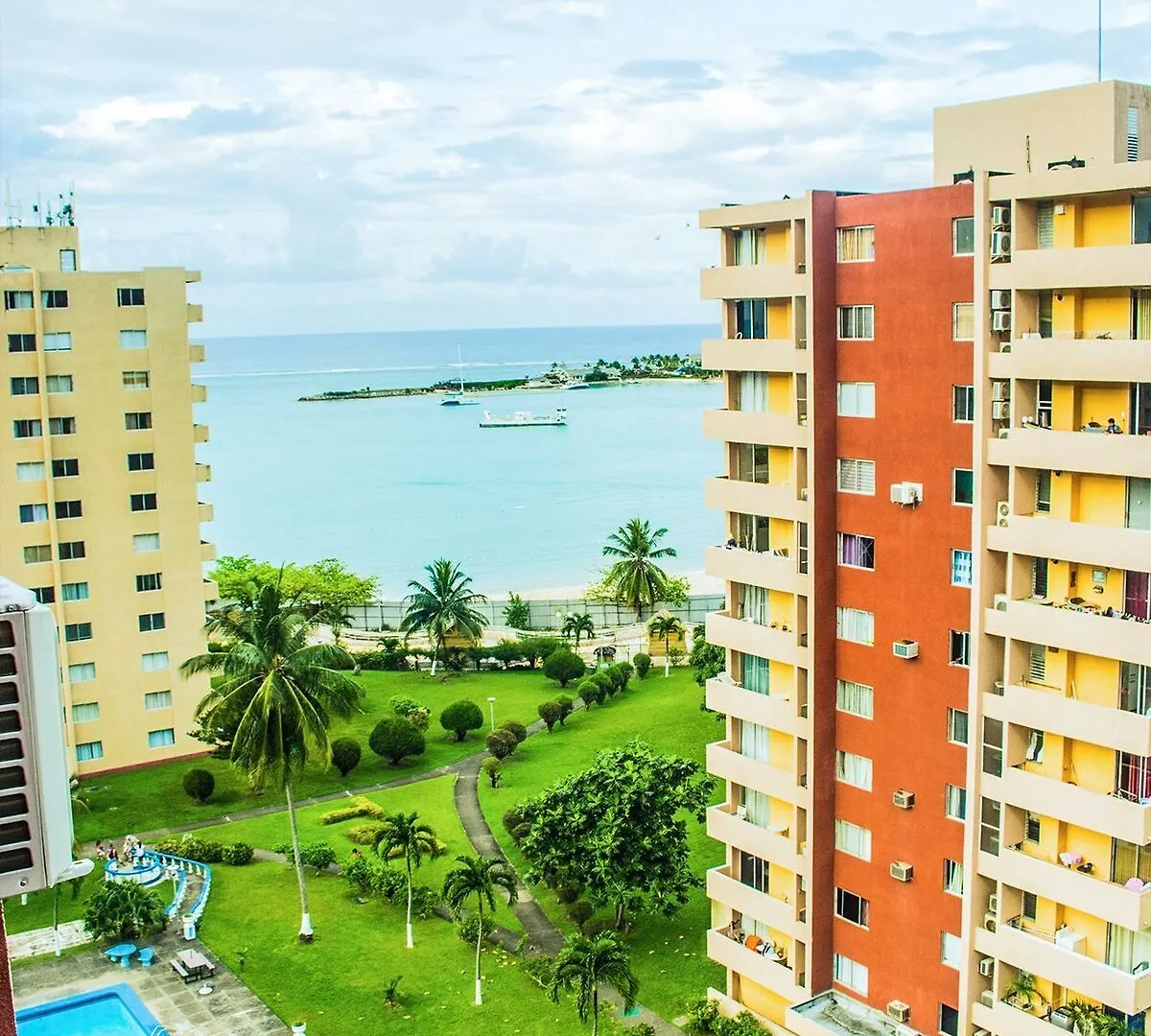 Sky Blue Beach Studio At Turtle Tower Ocho Rios